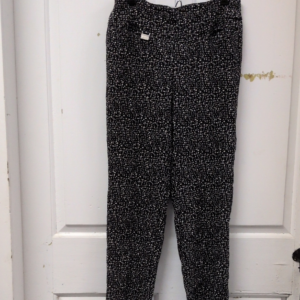 Black and White Patterned Cropped Knit Pants